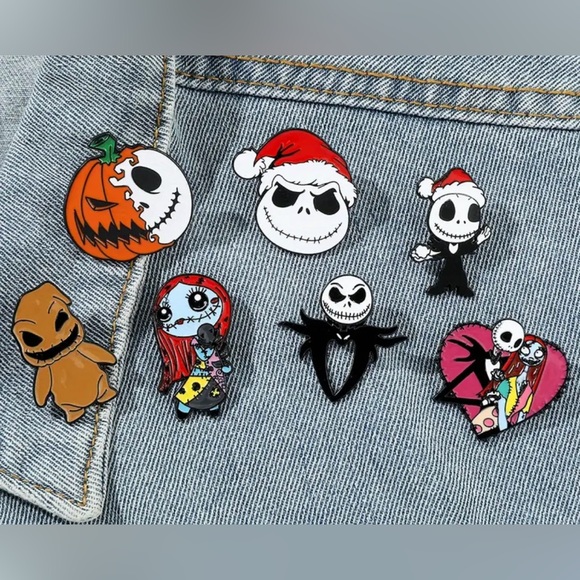 7 Disney Nightmare Before Christmas Brooch Set - Jack Skellington & Sally Pins - - Picture 1 of 5